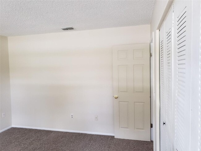 Building Photo - 2/2 Home in Silver Springs Shores Lake Joy...