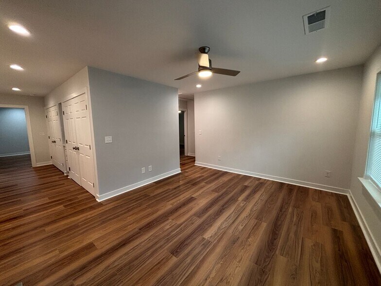 Building Photo - 1389 Lanvale Dr SW