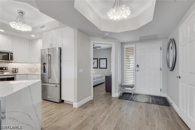 Building Photo - 420 Cove Tower Dr