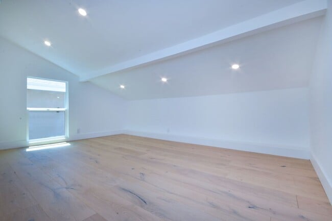 Building Photo - 11657 Sunshine Terrace