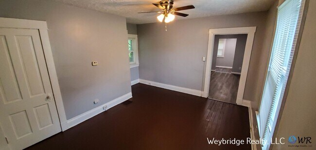 Building Photo - Spacious 3-Bedroom Home in West Price Hill – Covered Porch & Off-Street Parking!