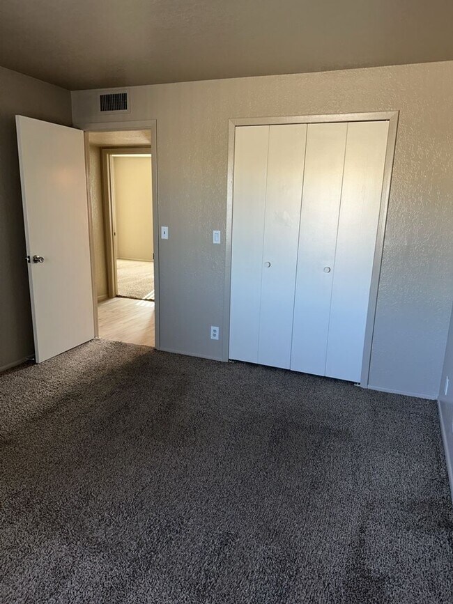 Building Photo - Unfurnished Full Time Home