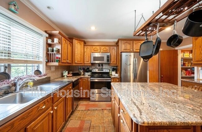 Building Photo - 290 W Ridge St