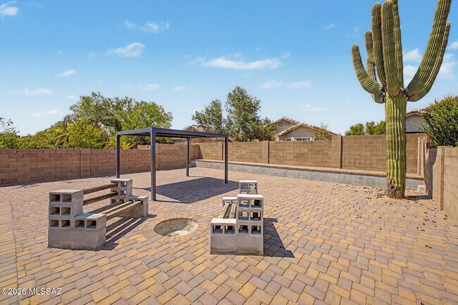 Building Photo - 2656 W Mountain Heights Ct