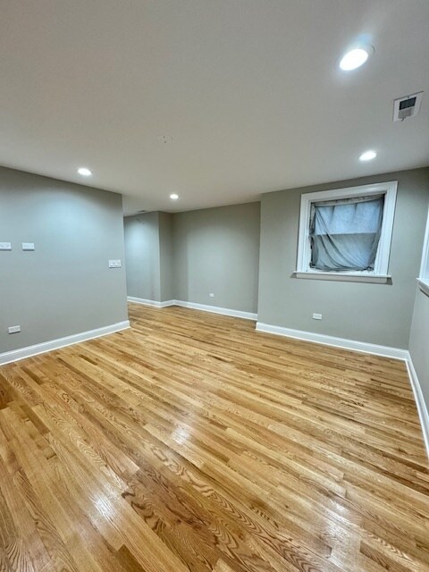 Building Photo - 3647 N Marshfield Ave