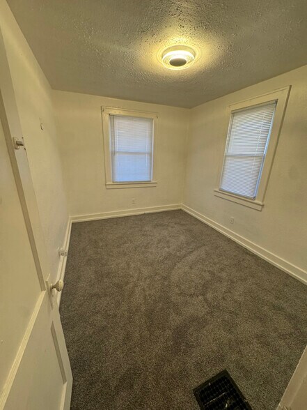 Building Photo - 3833 Monroe Ave