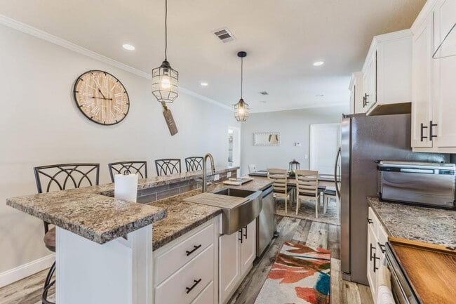 Building Photo - 12581 Coconut Dr