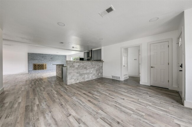 Building Photo - 4524 Harvey Dr