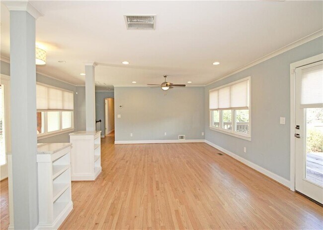 Building Photo - 1131 Milmar Dr NW