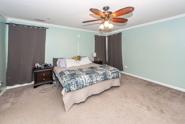 Building Photo - 3 Bedroom 2.5 Bath Single Family Home in S...