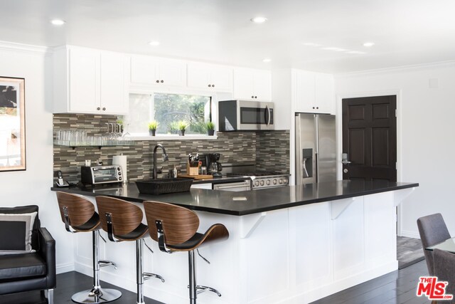 Primary Photo - 6121 Glen Holly St