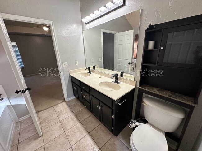 Building Photo - 4905 SE 55th St