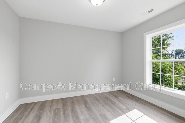 Building Photo - 2415 Piedmont St NW