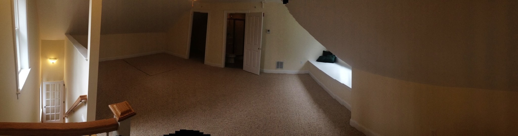 3rd floor loft w/ full bath & walk-in closet - 8 Murray Ave