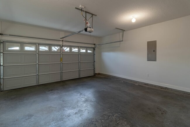 Building Photo - 260 Rutledge Dr