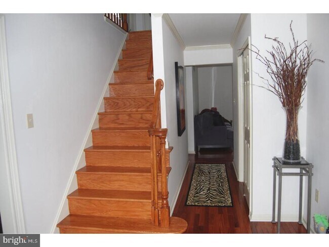 Building Photo - 5 Fox Chase Ln