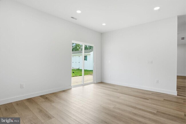 Building Photo - 96 Elderberry Dr