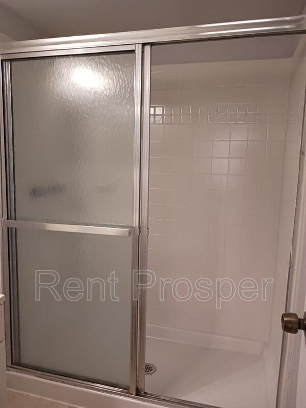 Building Photo - 4180 Versailles Dr