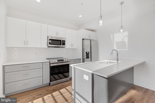 Building Photo - 304 Master St