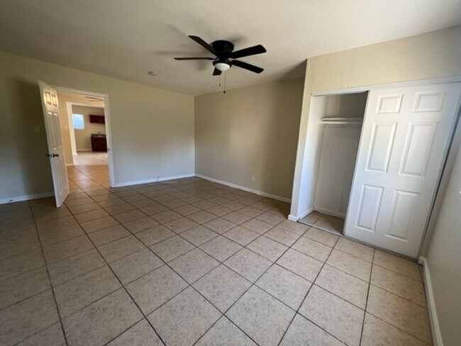 Building Photo - RV T 6951