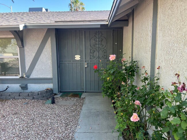 Building Photo - Spacious Single-Story 6-bed 3-bath Oasis with Private Pool and Spa in Spring Valley