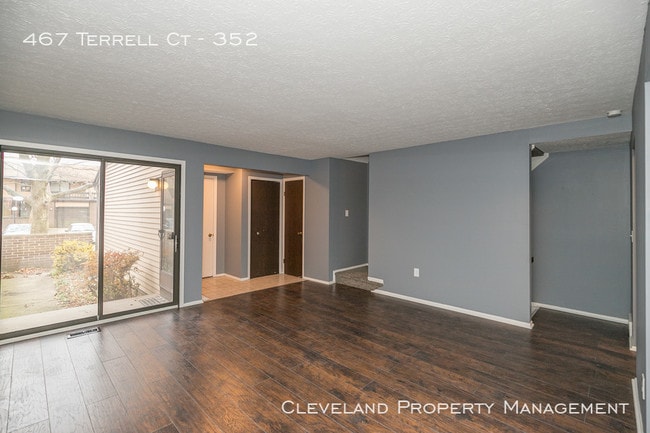 Building Photo - 2 Bedroom Richmond Hts Condo