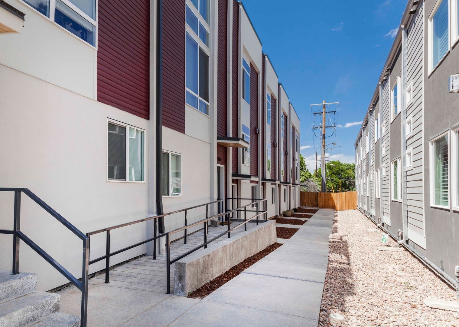 Building Photo - 1561 W 43rd Ave