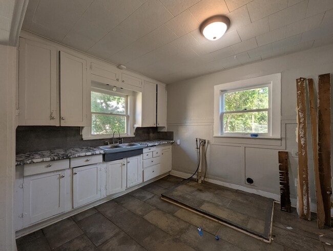 Building Photo - 1706 McGregor Ave