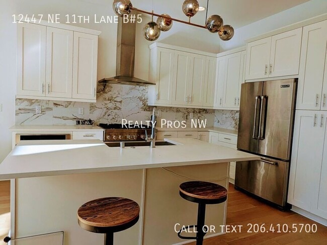 Building Photo - 12447 NE 11th Ln