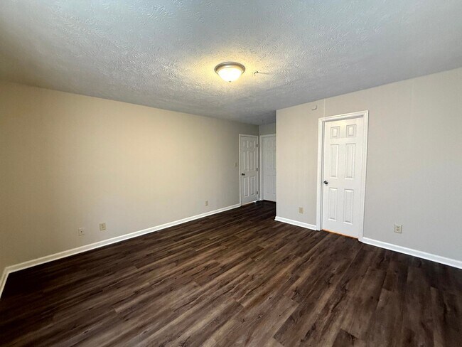 Building Photo - 301 Warton Ln