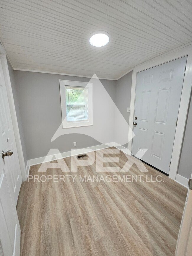 Building Photo - Craftsman Style - 2Bd 1 Ba Single Family H...