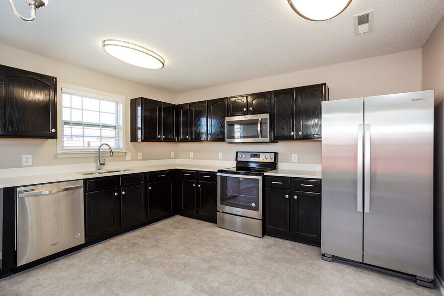 Building Photo - 600 Streamside Dr
