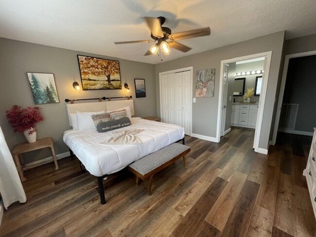 Building Photo - Furnished 2 bedroom 2 bath - Garden Level