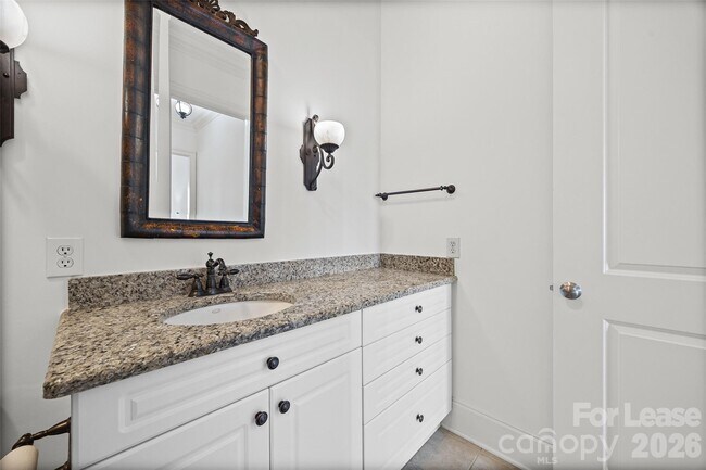 Building Photo - 2938 Selwyn Ave