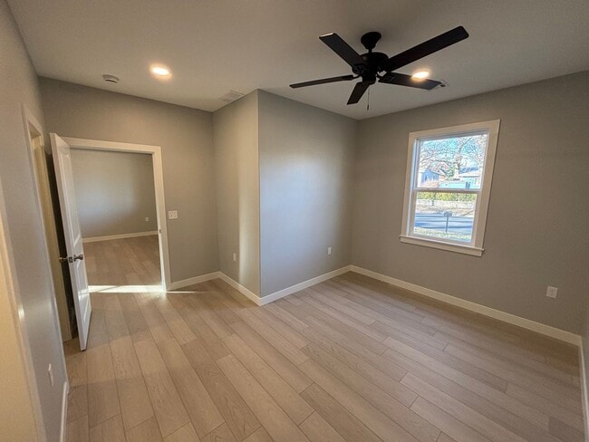 Building Photo - Stunning New Build in Central Manhattan! Available NOW!