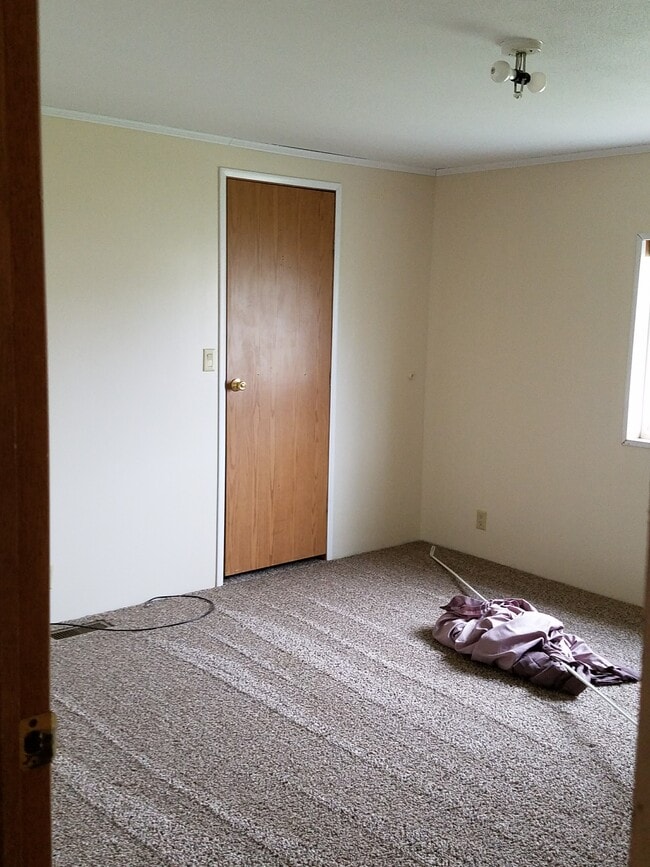 Building Photo - 649 Linda Ln