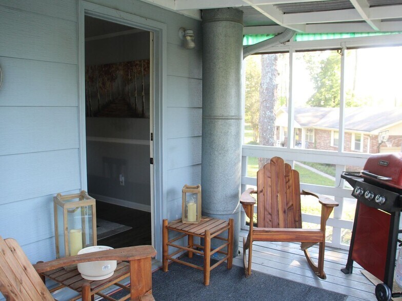 Building Photo - 8626 Surry Cir