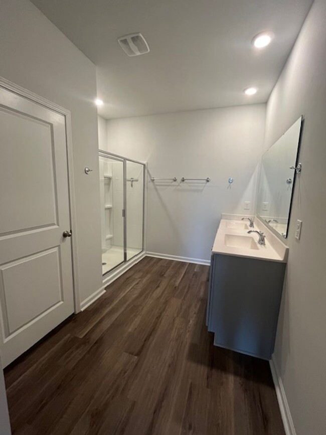Building Photo - 3 Bedroom Home in Waterside Community of S...