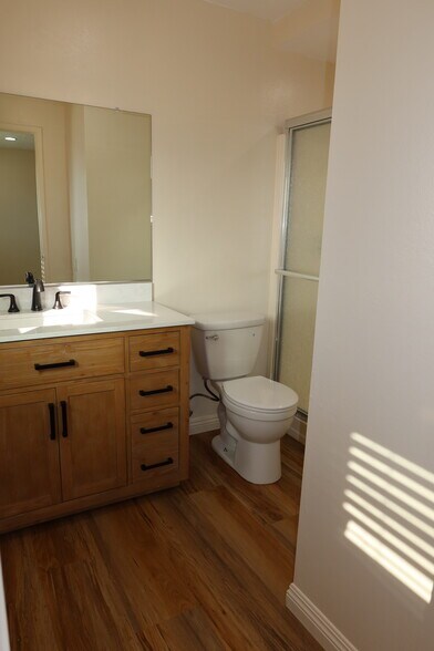 Building Photo - 414 W Kelly Ave