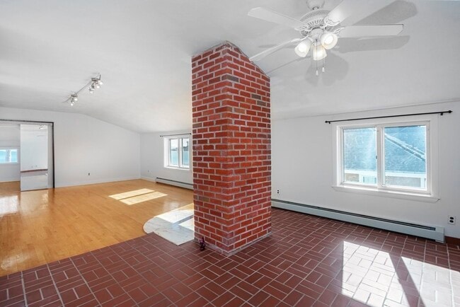 Building Photo - 789 Shirley St