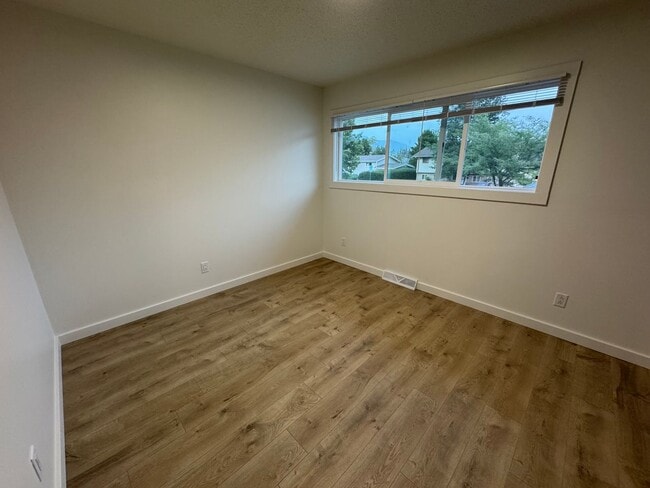 Building Photo - FULLY GUTTED & RENOVATED 5-Bedroom Home in...