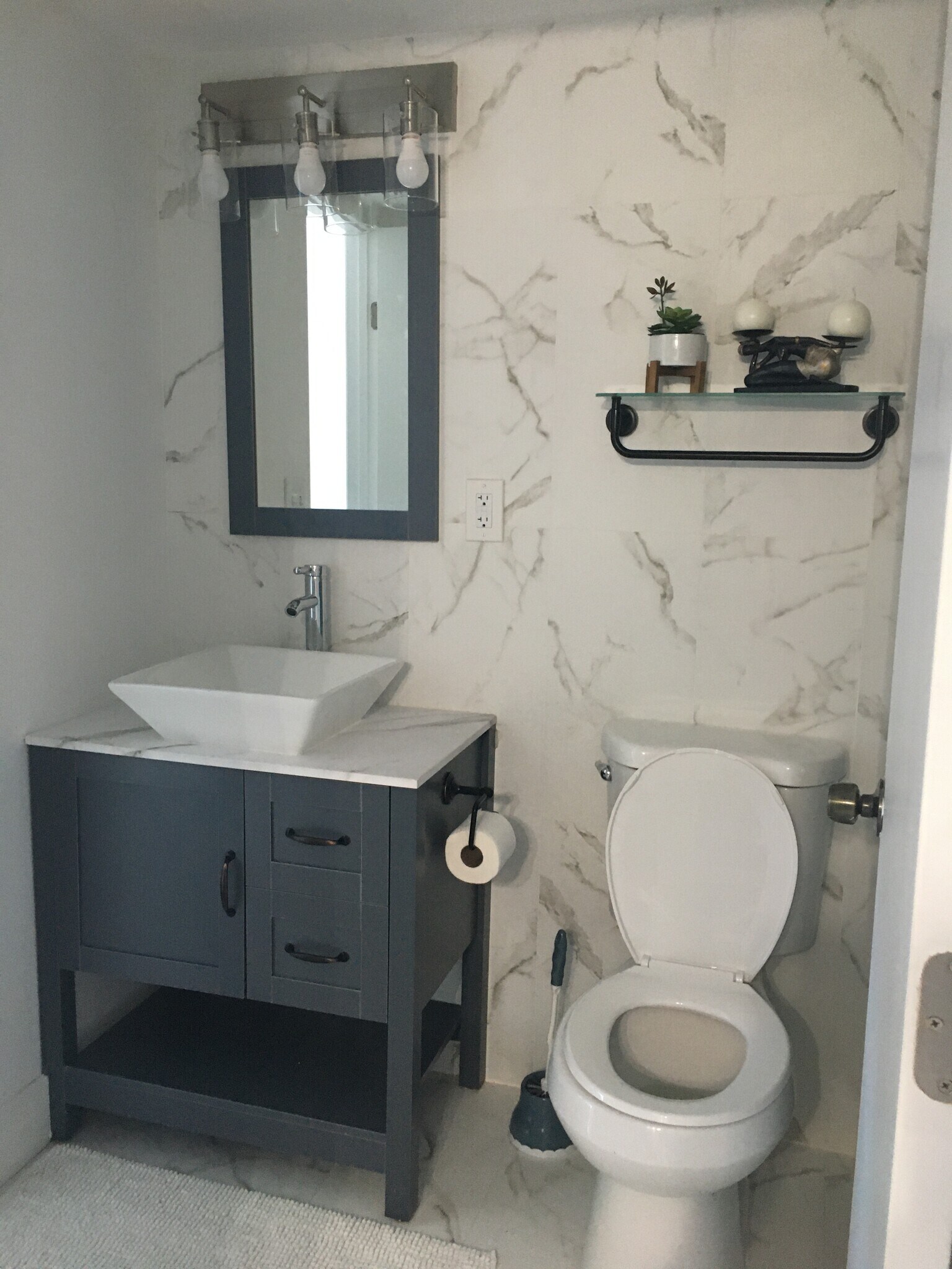 Building Photo - 2154 W 60th St