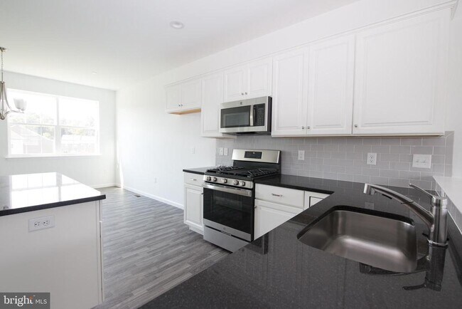 Building Photo - 1817 Shady Ln