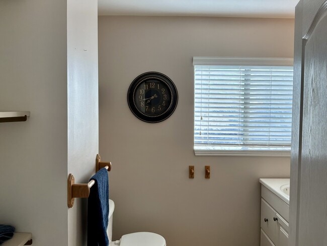 Building Photo - 385 Fir St