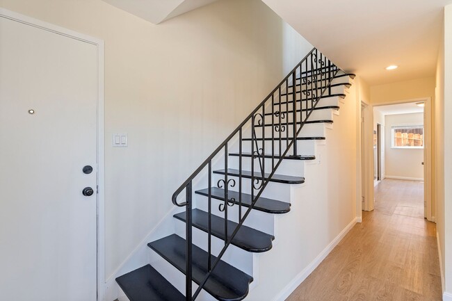 Building Photo - 5306 Bayview Ave