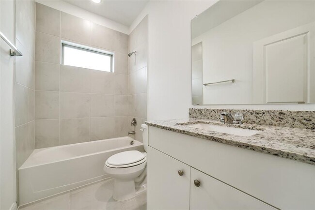 Building Photo - 11611 Moltere Dr