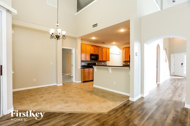 Building Photo - 2593 Country Side Dr