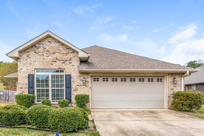 Building Photo - 45 Clover St