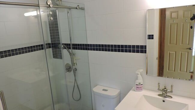 Building Photo - 62 Eaton Ct