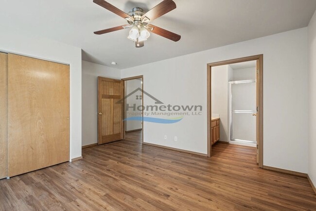 Building Photo - Two-Bed, Two-Bath Duplex with Garage in Co...